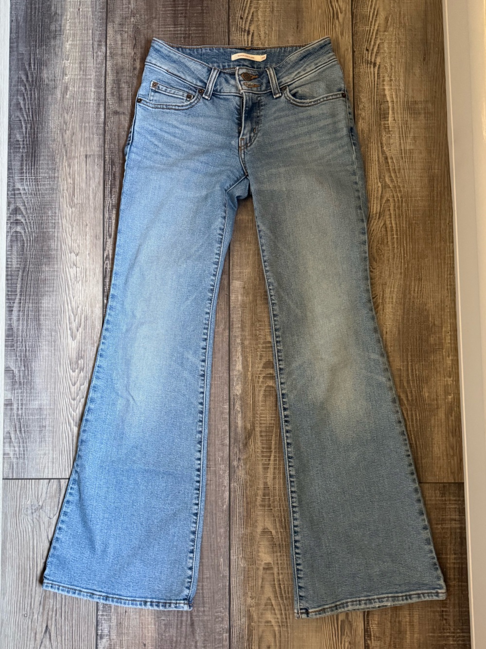 Women’s Levi’s Superlow Flare Jeans